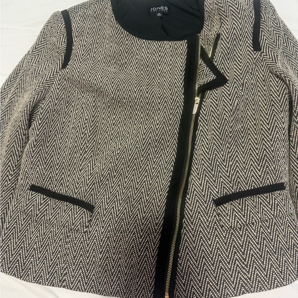 Jones New York Black and White Chevron Blazer